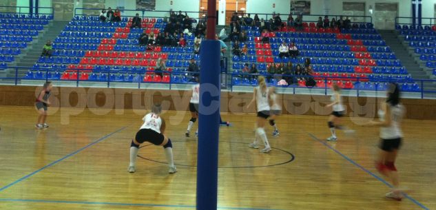 volley gynaikon-ifaistos-finikas-24-3-2012-1