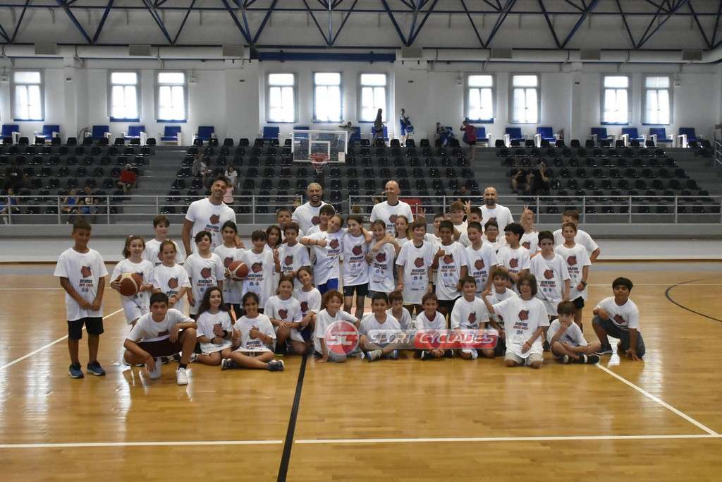 Μεγάλη συμμετοχή και τη 2η μέρα του Basketball Camp «Slums Dunk» του Α.Ο. Μυκόνου