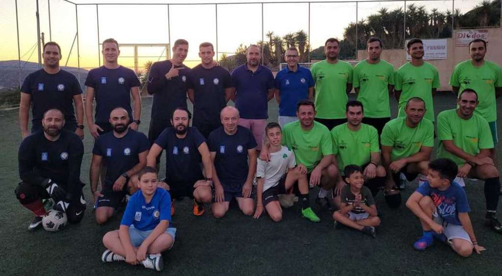 Σύρος: Αγώνας ποδοσφαίρου μεταξύ Αστυνομικών και Λιμενικών [pics]