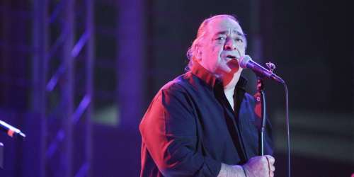 Θλίψη στην ελληνική μουσική: Πέθανε ο Βασίλης Καρράς, ο αληθινός βασιλιάς του λαϊκού τραγουδιού