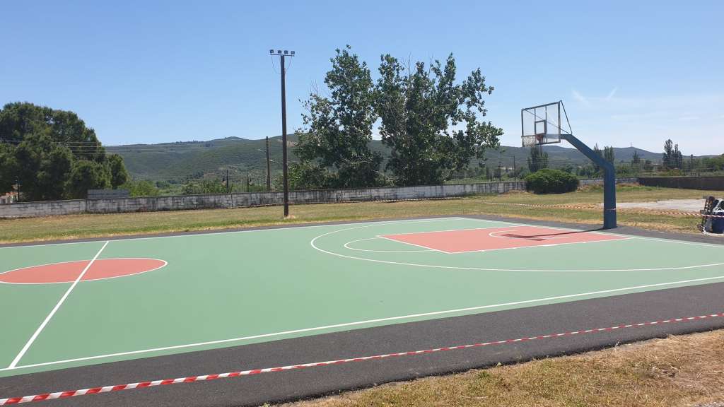 Υπεγράφη σύμβαση για την κατασκευή ανοιχτού γηπέδου μπάσκετ και βόλεϊ στη Πάρο