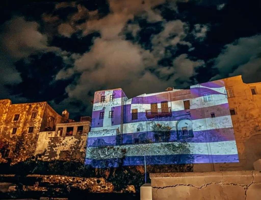 Η Ελληνική σημαία στο Κάστρο της Νάξου