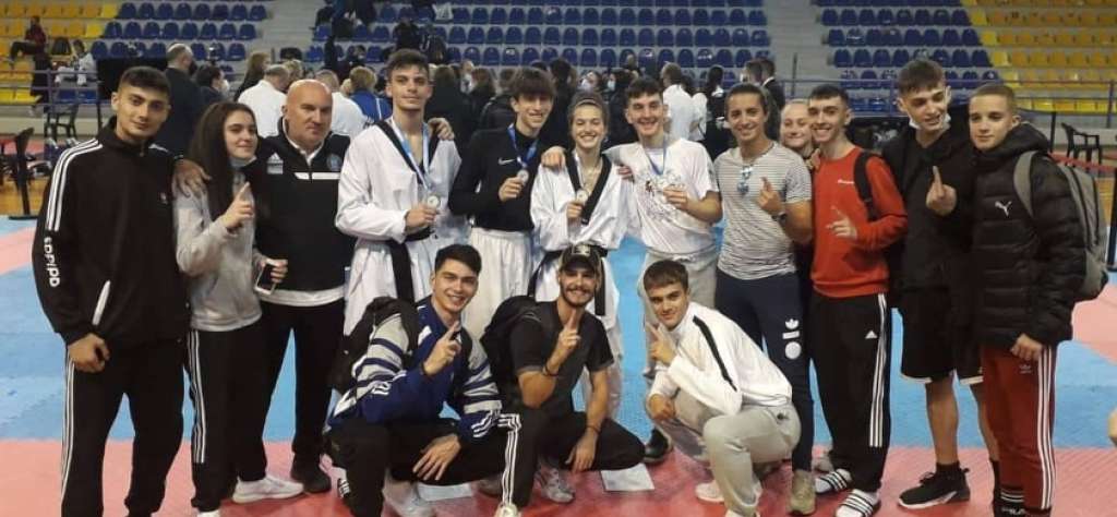 O ΑΓΣ Βύρωνας πρώτευσε στο Πανελλήνιο πρωτάθλημα εφήβων/νεανίδων