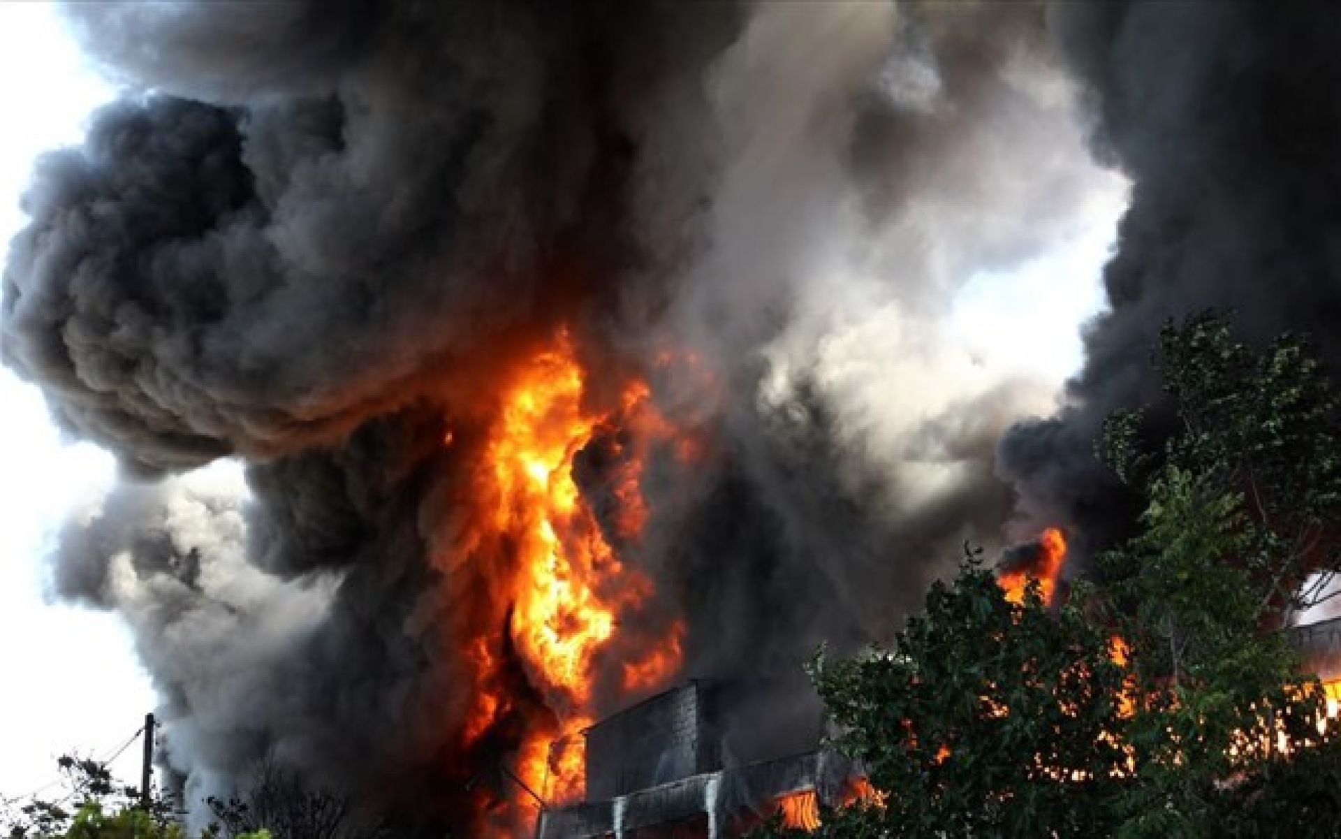 Προειδοποιητικό μήνυμα 112 λόγω πυρκαγιάς στους κατοίκους της Μεταμόρφωσης