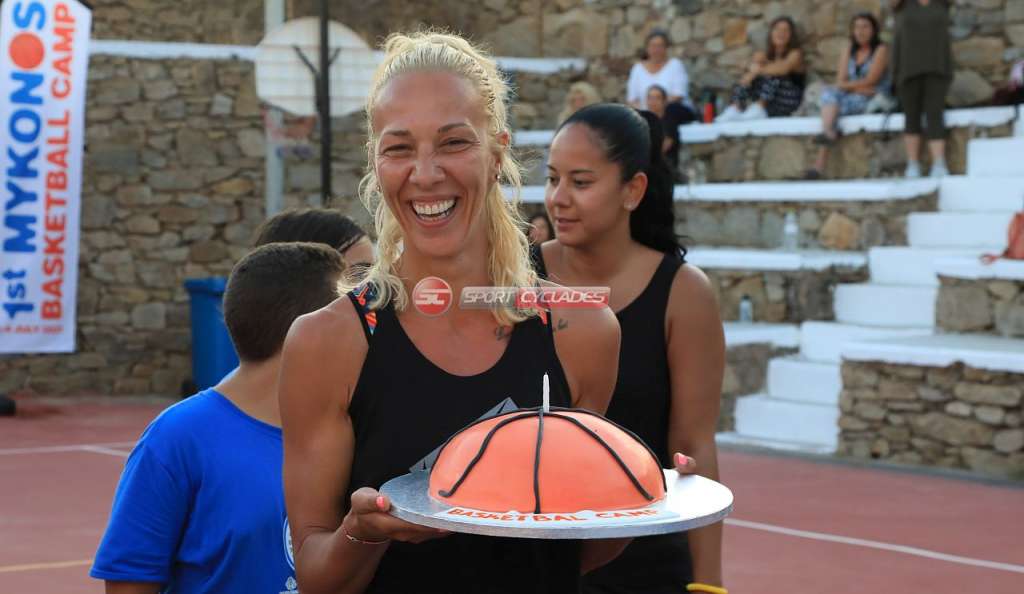 Όλγα Χατζηνικολάου : Χάρηκα πάρα πολύ που συμμετείχα στο «1o Mykonos Basketball Camp»