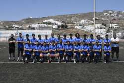 Ποδοσφαιριστές από την Κ16 της Α.Ε. Μυκόνου στο «Εlite Youth Development Football Camp 2022»