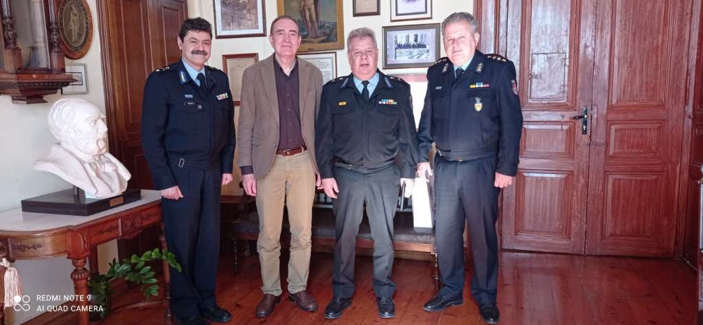 Συναντήθηκε με τον νέο Διοικητή ΠΕΠΥΔ Ν. Αιγαίου ο Δήμαρχος Σύρου – Ερμούπολης κ. Νικόλαος Λειβαδάρας