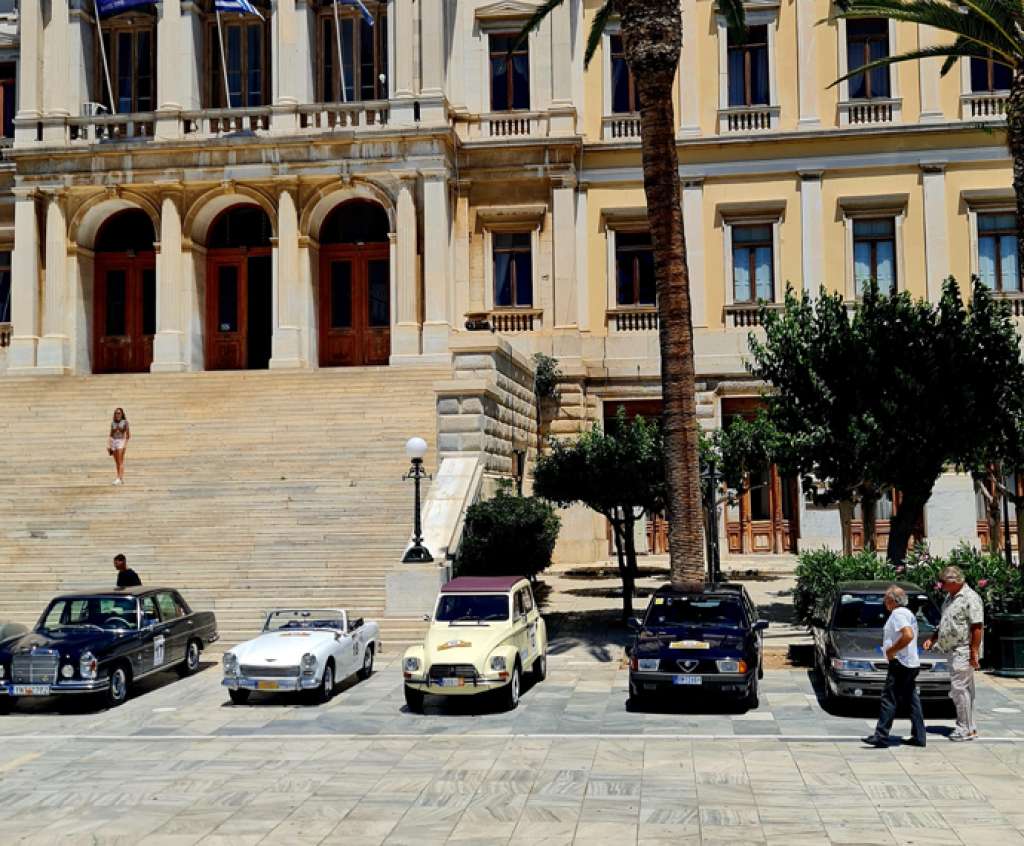 Ολοκληρώθηκε με επιτυχία το 3ο Ράλλυ Παλαιών Σπορ Αυτοκινήτων στη Σύρο [pics]