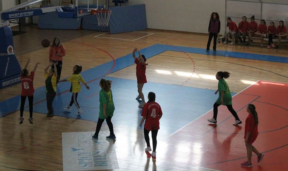 Έπαιξαν μπάσκετ οι Μαθητές στη Σαντορίνη