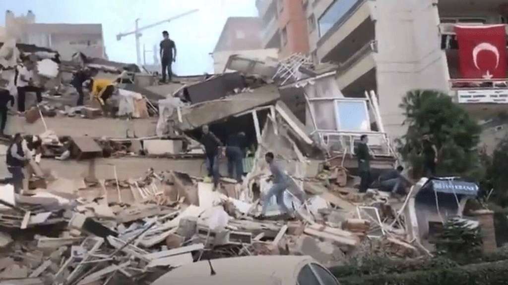 Σεισμός στη Σάμο: Καταρρεύσεις κτηρίων στην Τουρκία
