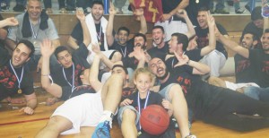 Μόλις τέσσερις ομάδες (ΑΟ Άνδρου, ΑΠΑΣ τα Φανάρια, Πανναξιακός και Πανιώνιος) δήλωσαν τελικά συμμετοχή στο νεοσύστατο θεσμό του Κυπέλλου στο μπάσκετ της ΕΣΚ Κυκλάδων – οι Συριανοί για μία ακόμη φορά επέλεξαν να …μείνουν σπίτι τους 
