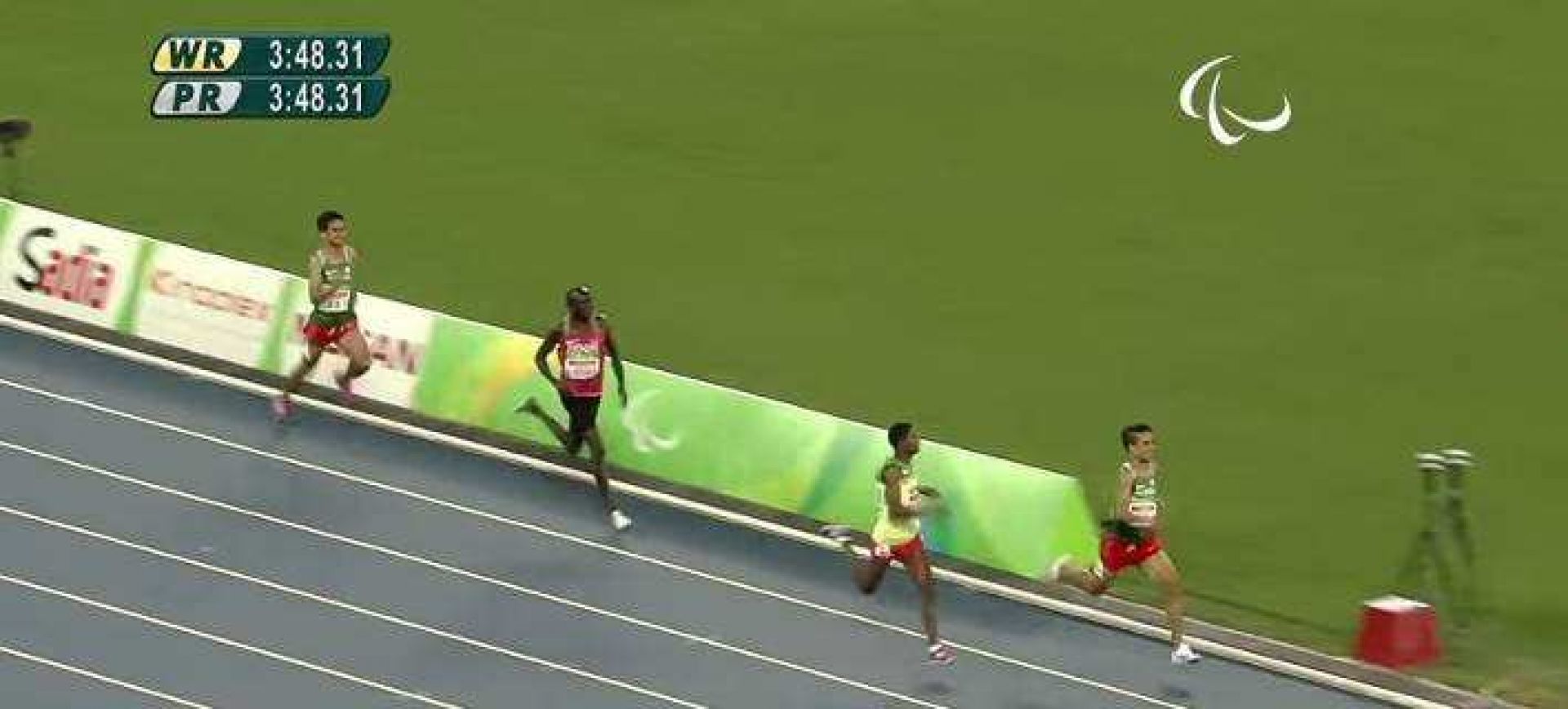 Απίστευτο: Παραολυμπιονίκες έτρεξαν γρηγορότερα από τον χρυσό Ολυμπιονίκη στα 1.500 μέτρα [vid]