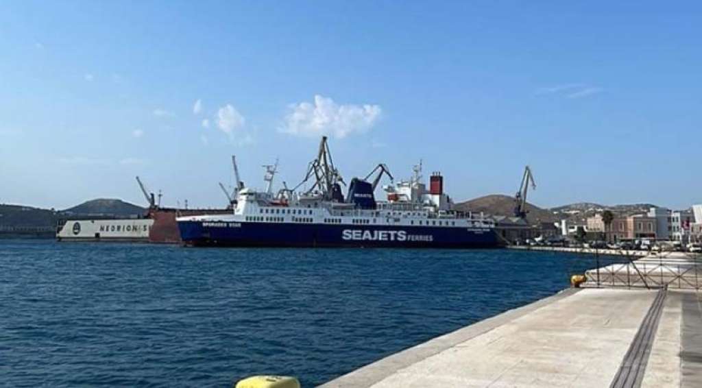 Προσέκρουσε σε ξέρα και επέστρεψε στο λιμάνι της Ερμούπολης Sporades Star