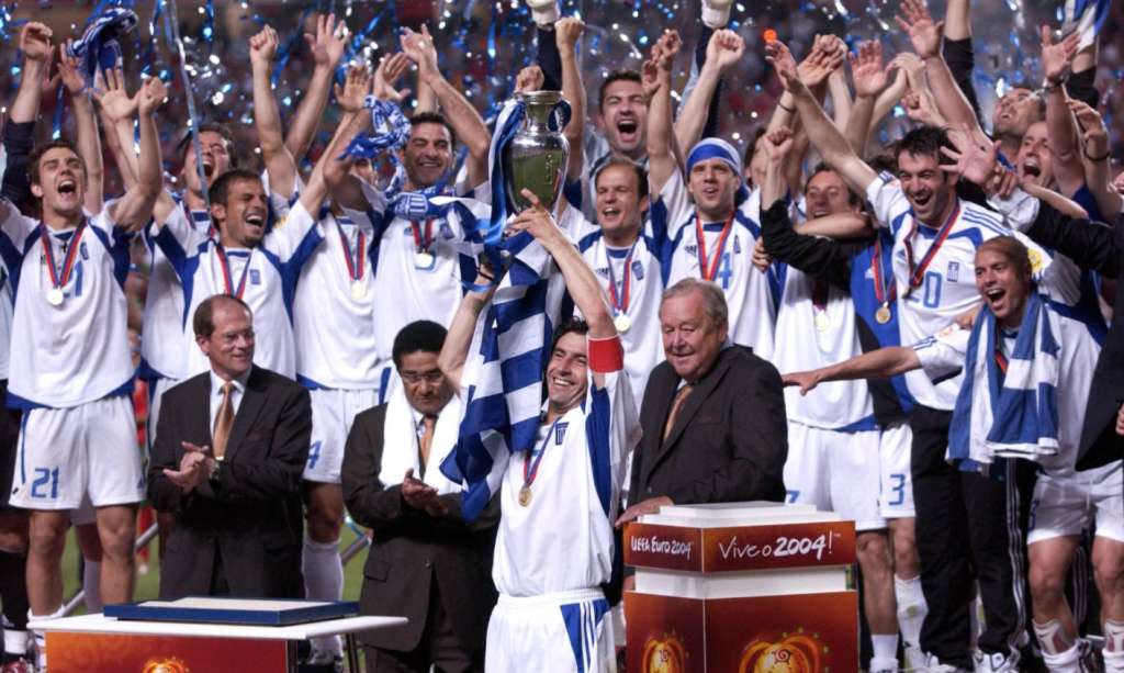 Euro 2004: «Σήκωσέ το, το τιμημένο» - Σαν σήμερα η Ελλάδα έφτανε στην κορυφή της Ευρώπης!