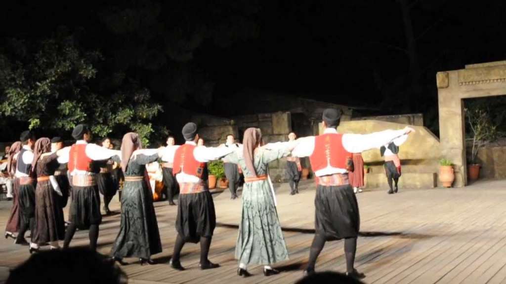Δωρεάν μαθήματα παραδοσιακών χορών από τον Δήμου Νάξου και Μικρών Κυκλάδων