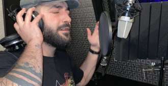Αλέξανδρος Γαβαλάς: Στο στούντιο ηχογράφησης για το νέο του τραγούδι